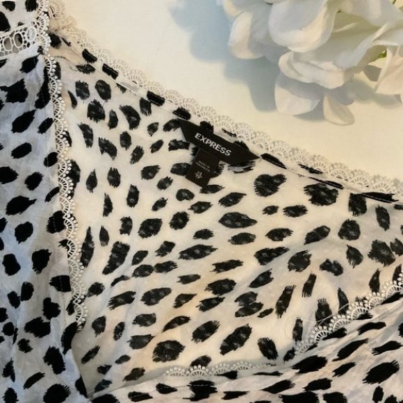 EXPRESS Plunging  V-Neck Animal Print Top - Picture 6 of 8